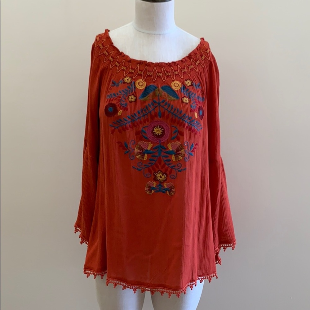 NWT Simi Sue rust embroidered top